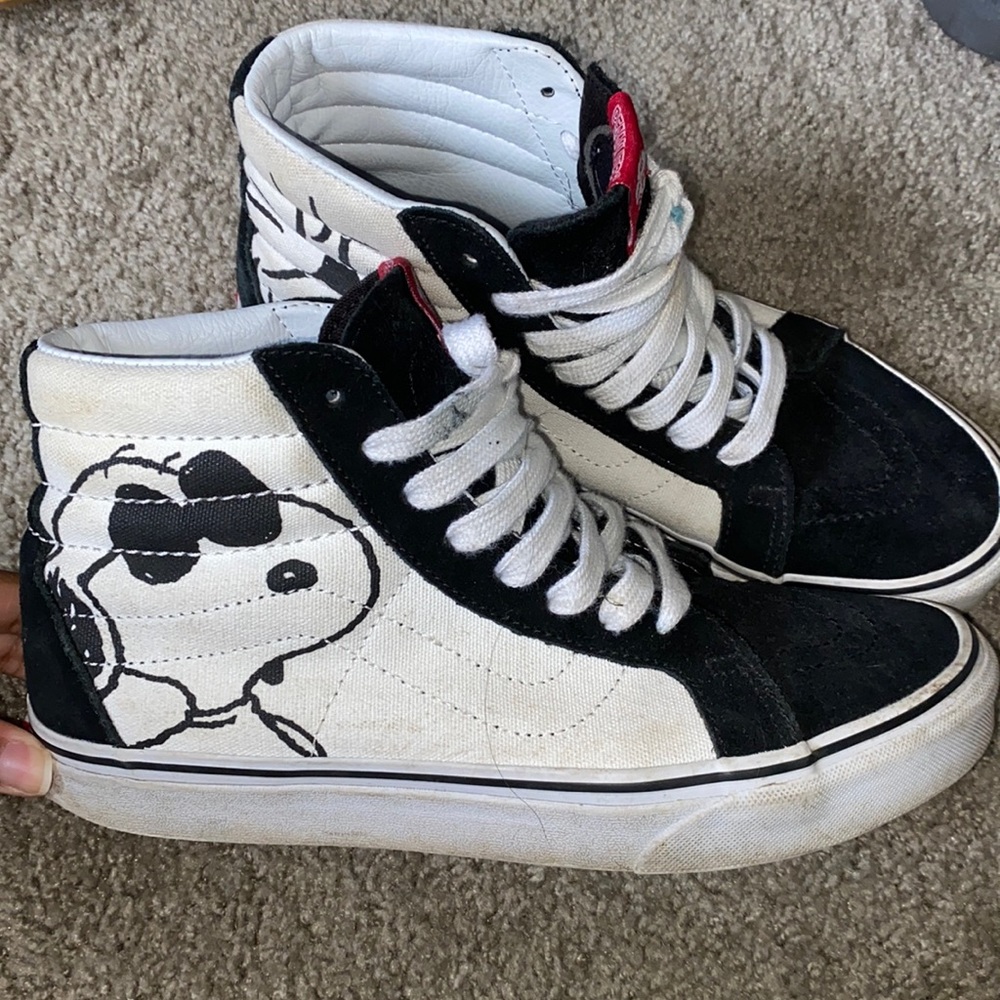 Peanuts themed snoopy high tops (unisex)